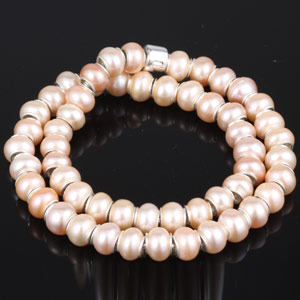 Pearl bracelet for Mother's Day